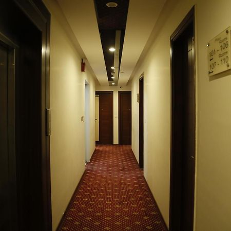 Hotel Grand Ffour Nueva Delhi Exterior foto