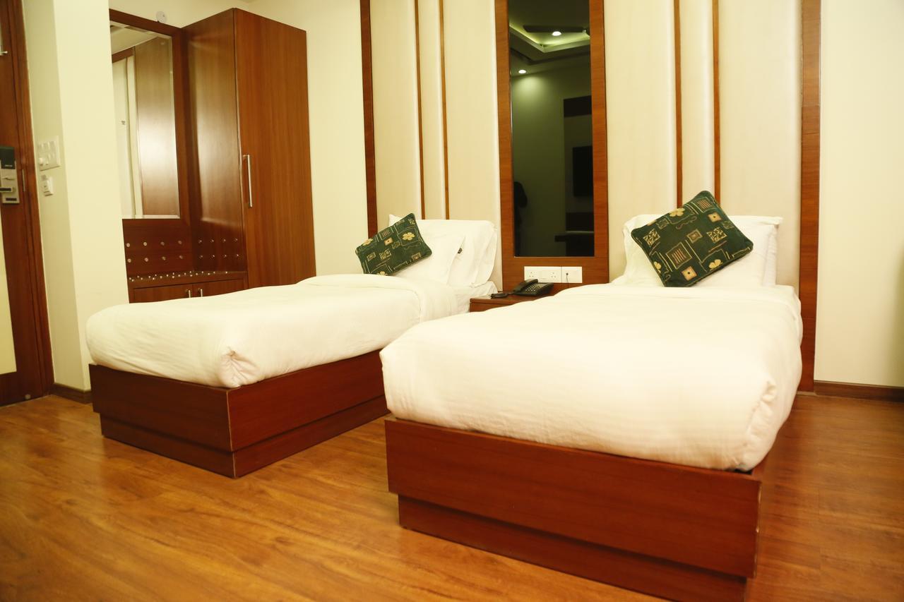 Hotel Grand Ffour Nueva Delhi Exterior foto