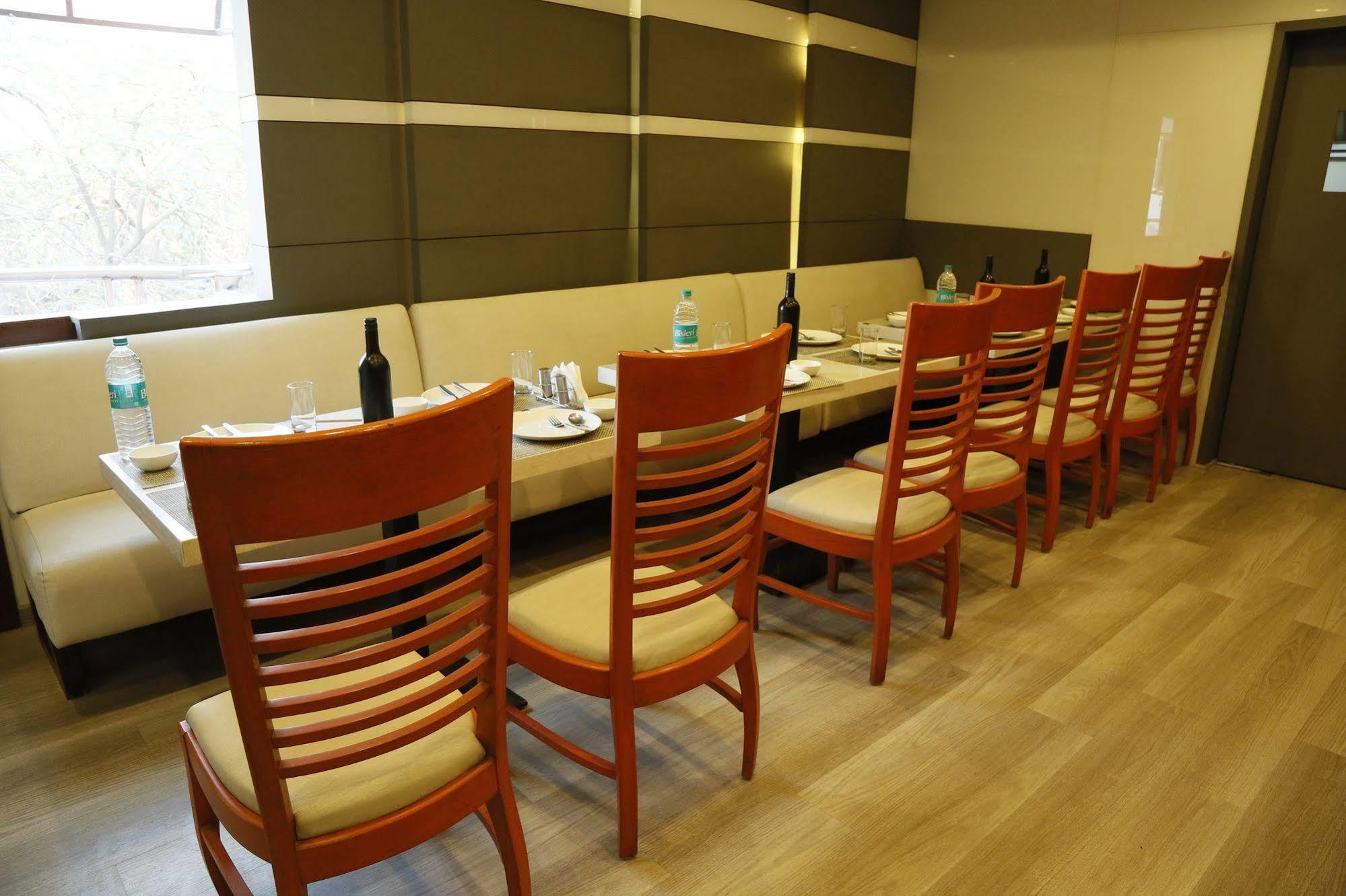 Hotel Grand Ffour Nueva Delhi Exterior foto