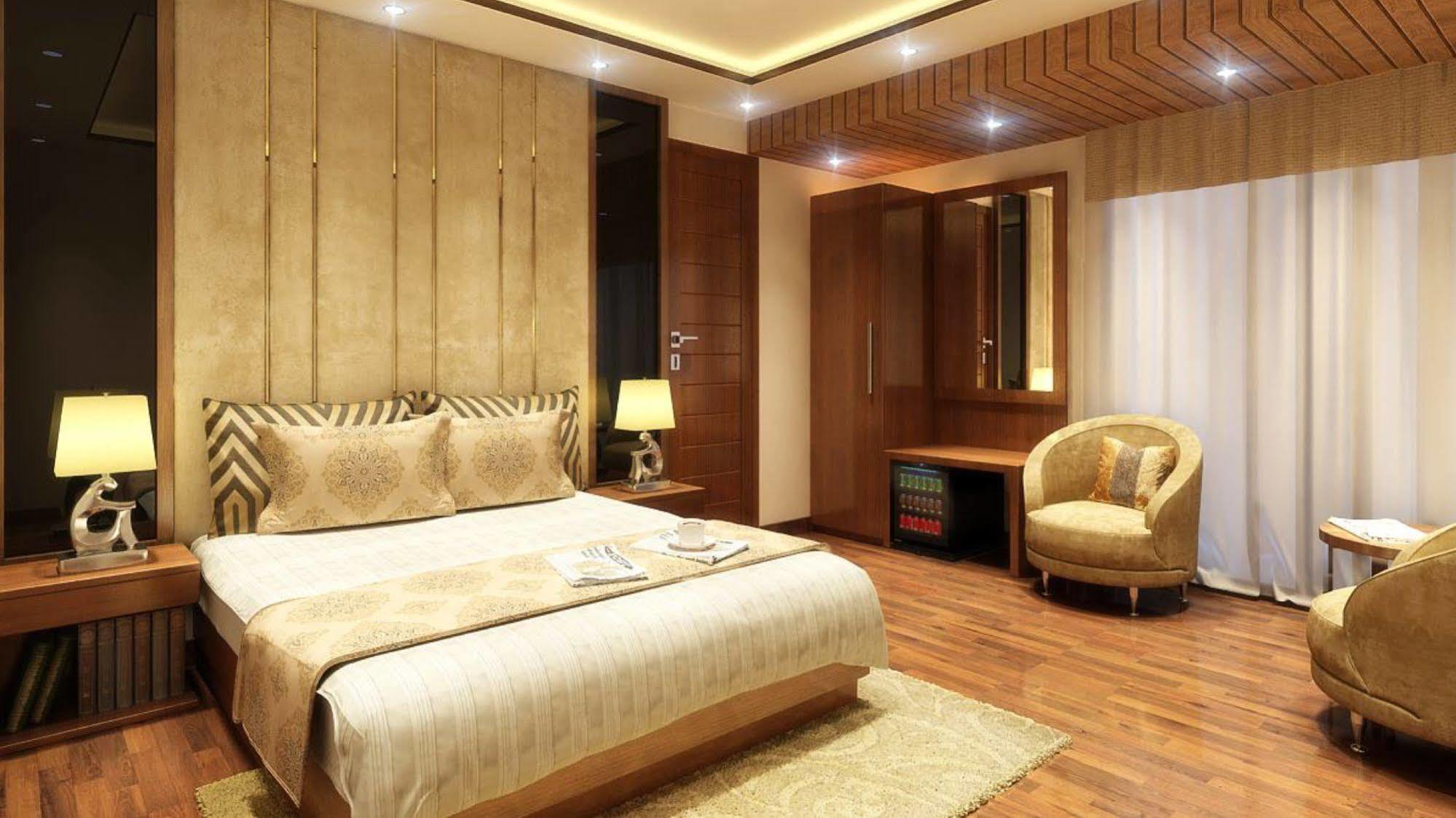 Hotel Grand Ffour Nueva Delhi Exterior foto